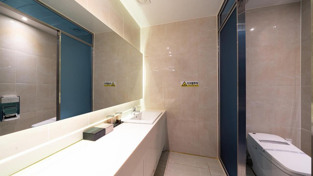 Hotel The One Йосу Екстериор снимка