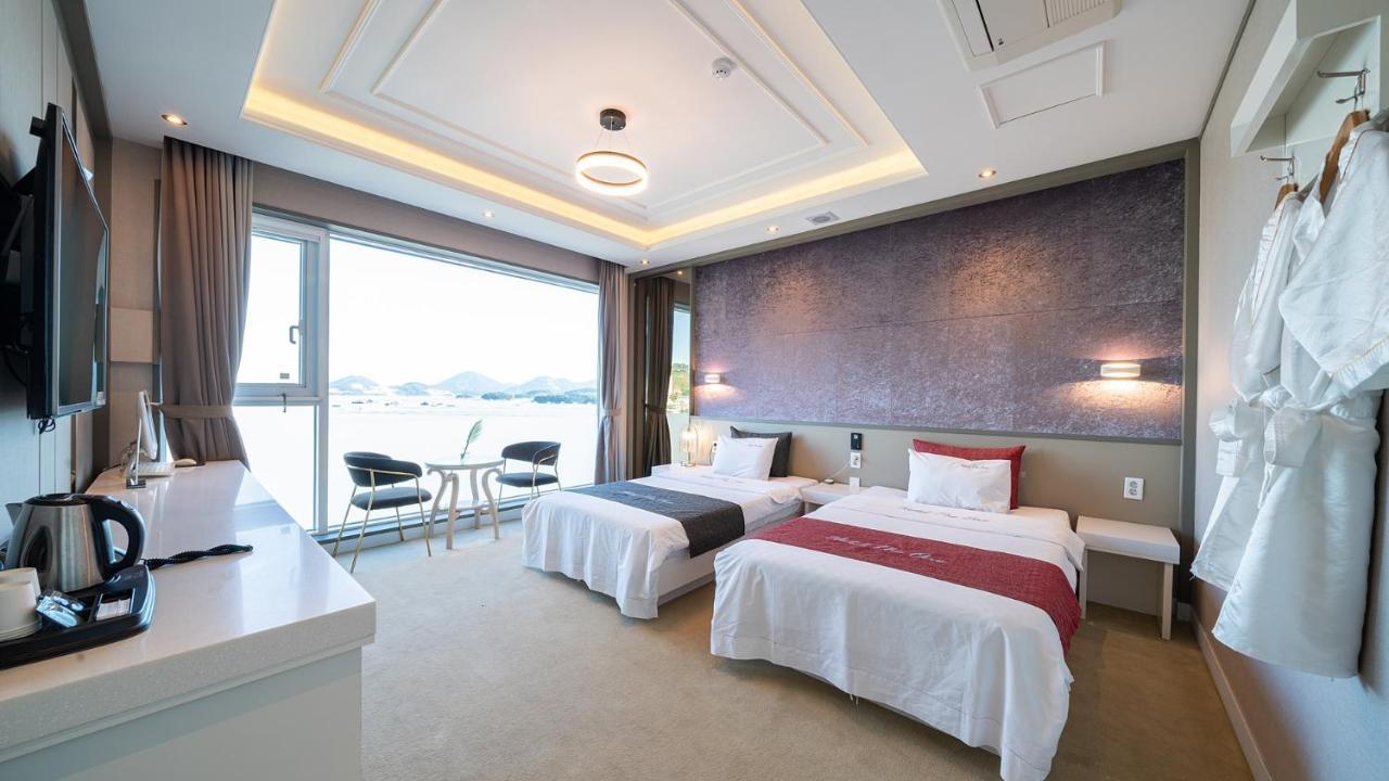 Hotel The One Йосу Екстериор снимка