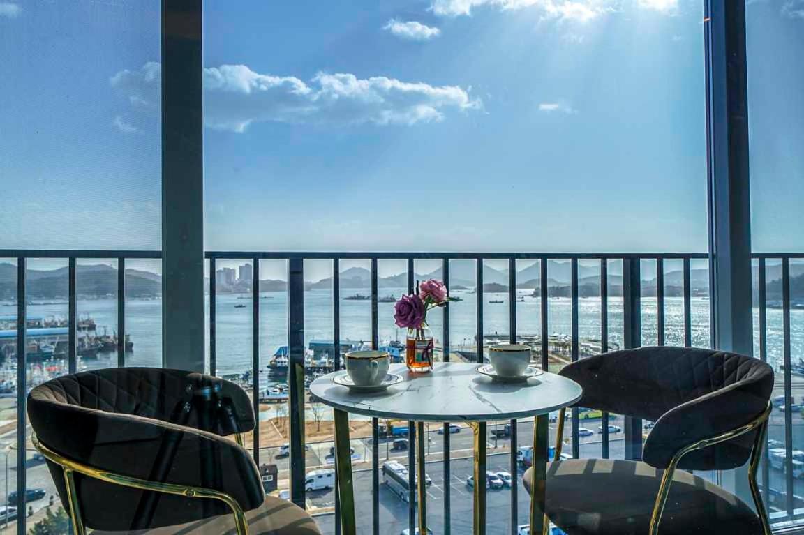 Hotel The One Йосу Екстериор снимка