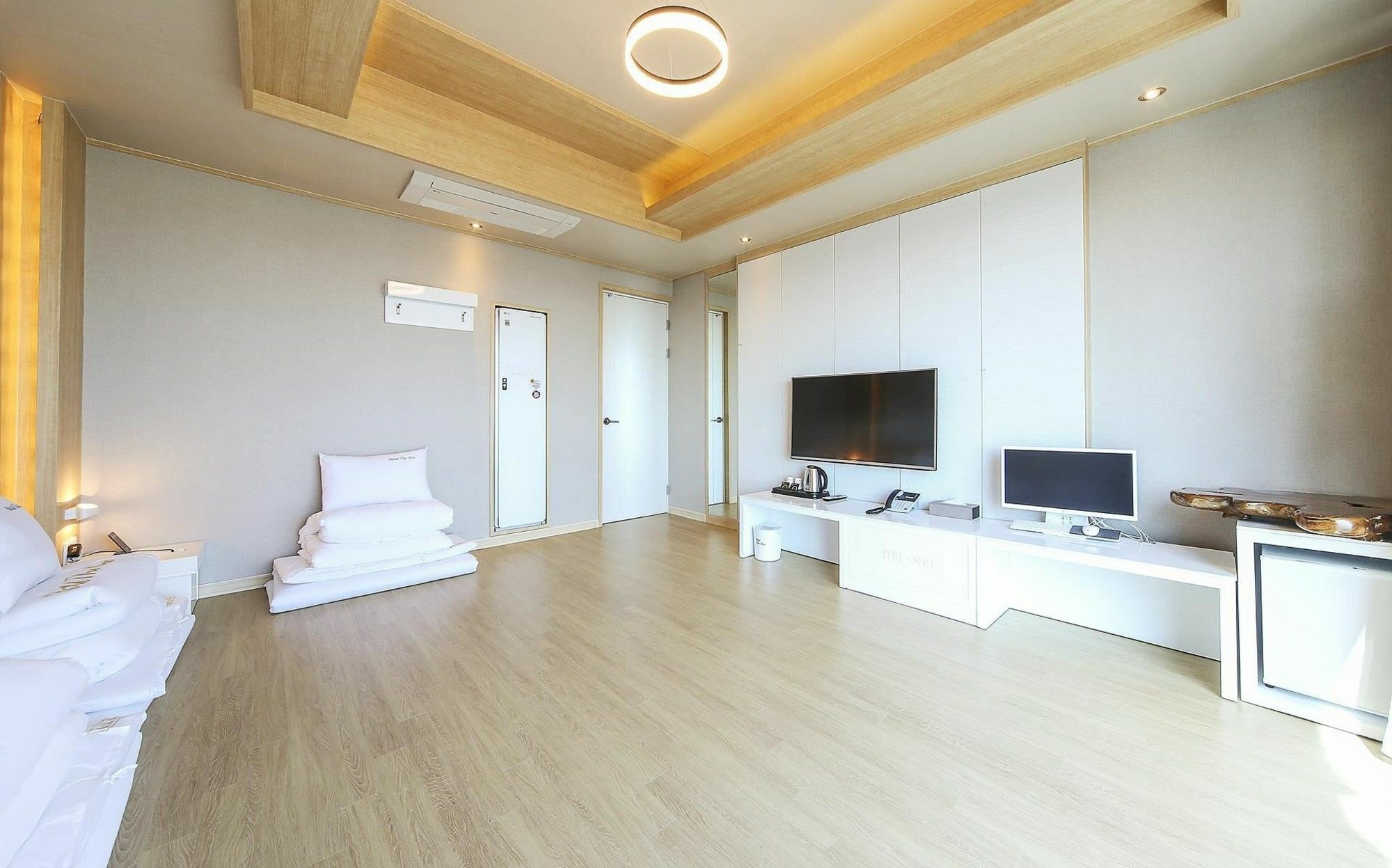 Hotel The One Йосу Екстериор снимка