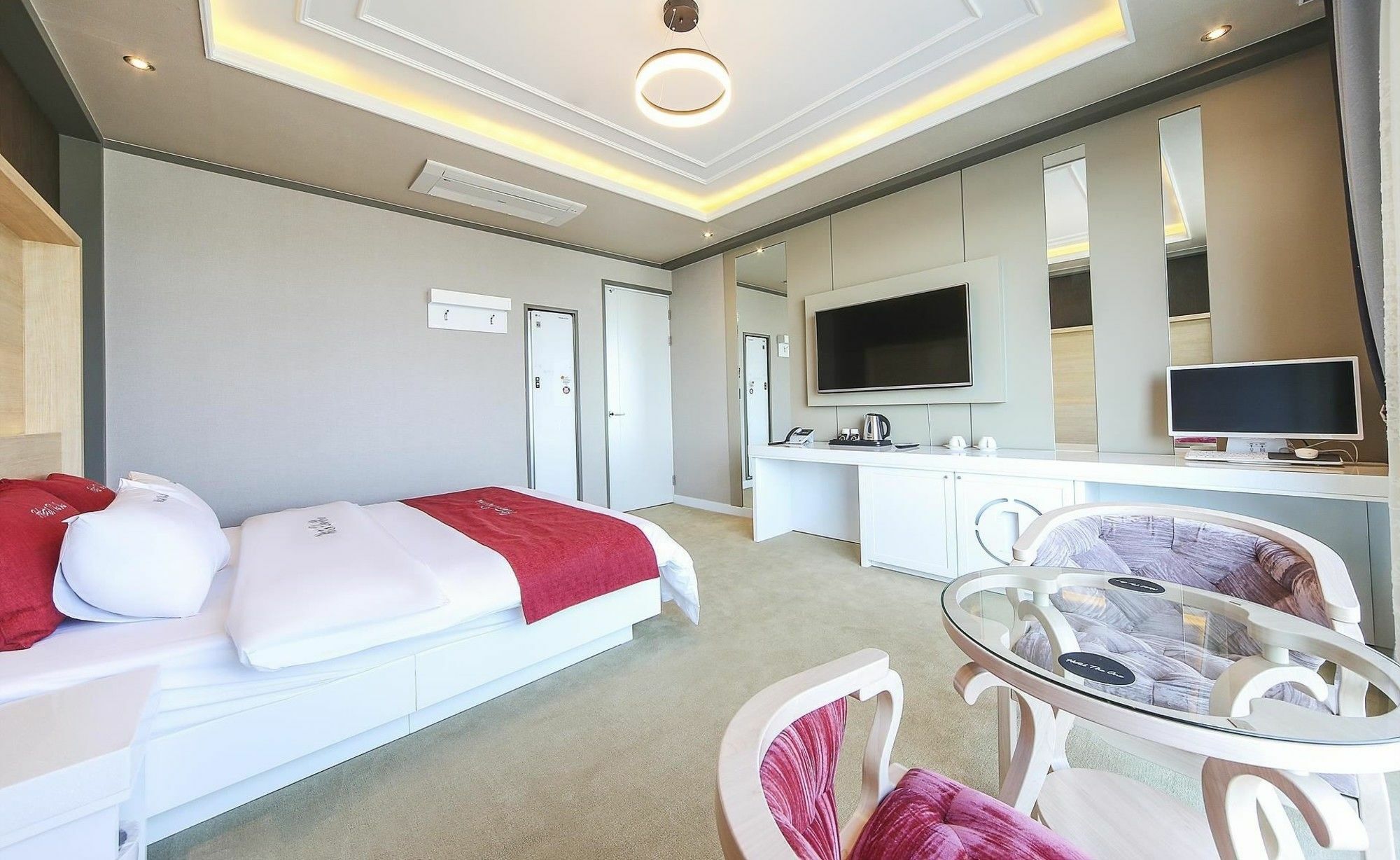 Hotel The One Йосу Екстериор снимка